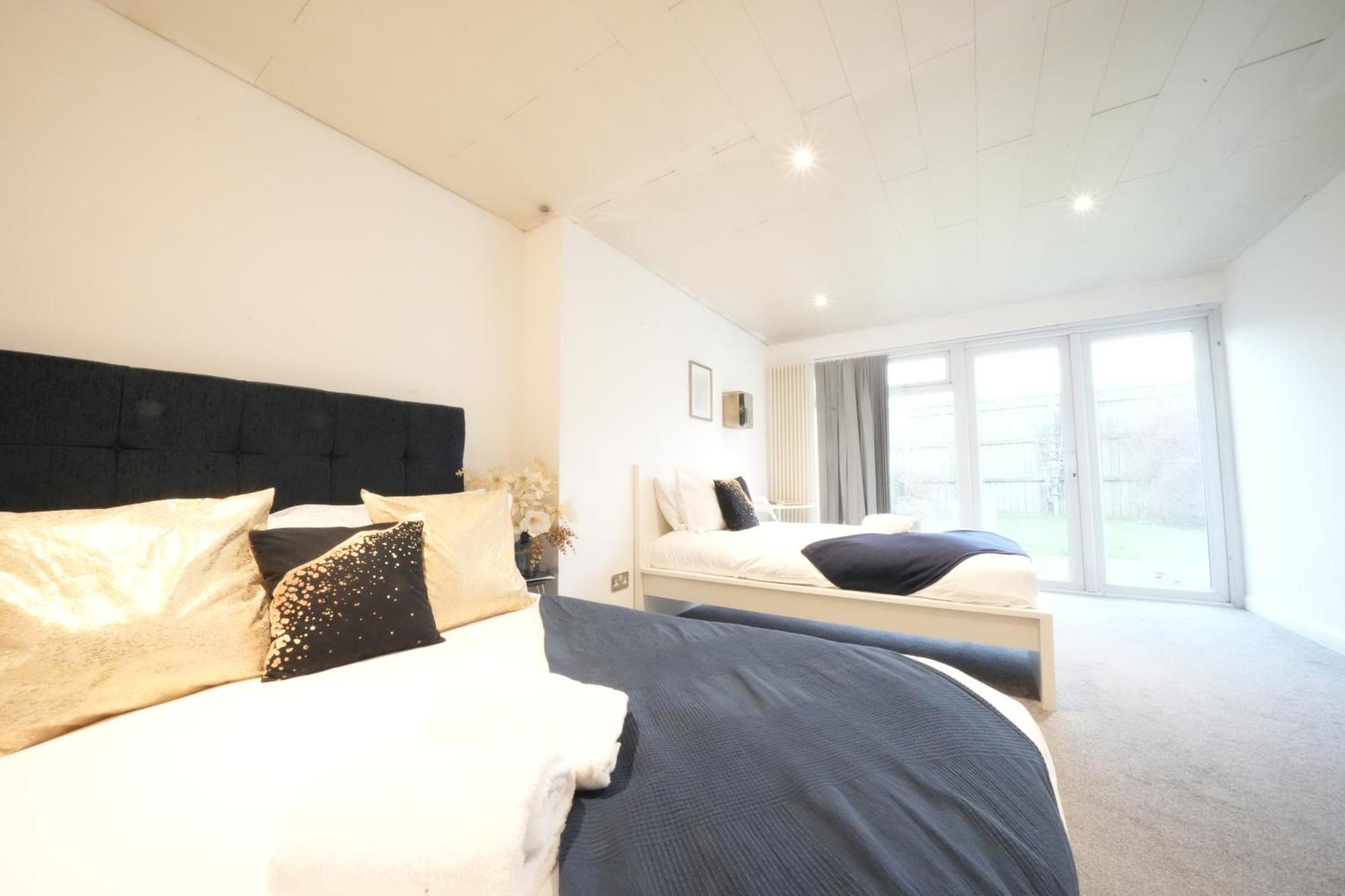 Airport Comfy Stay Harmondsworth Exterior foto