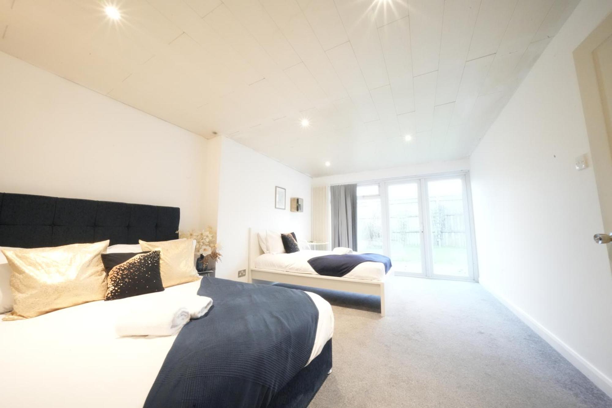 Airport Comfy Stay Harmondsworth Exterior foto